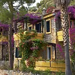 Hotel Symbola 3*